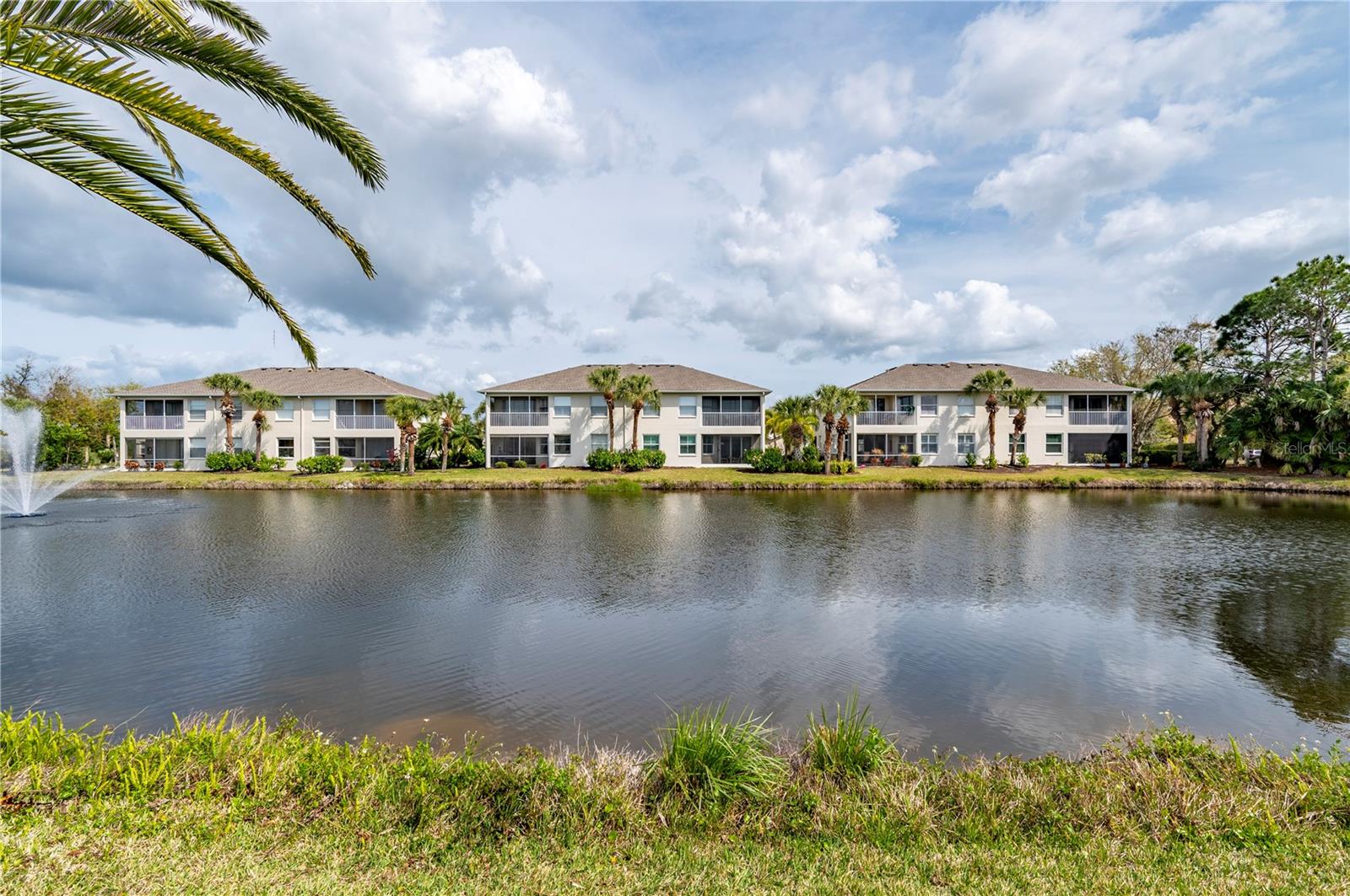 1706 FOUNTAIN VIEW CIRCLE