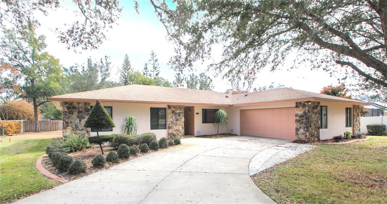 LAKE WAUNATTA WOODS - Residential