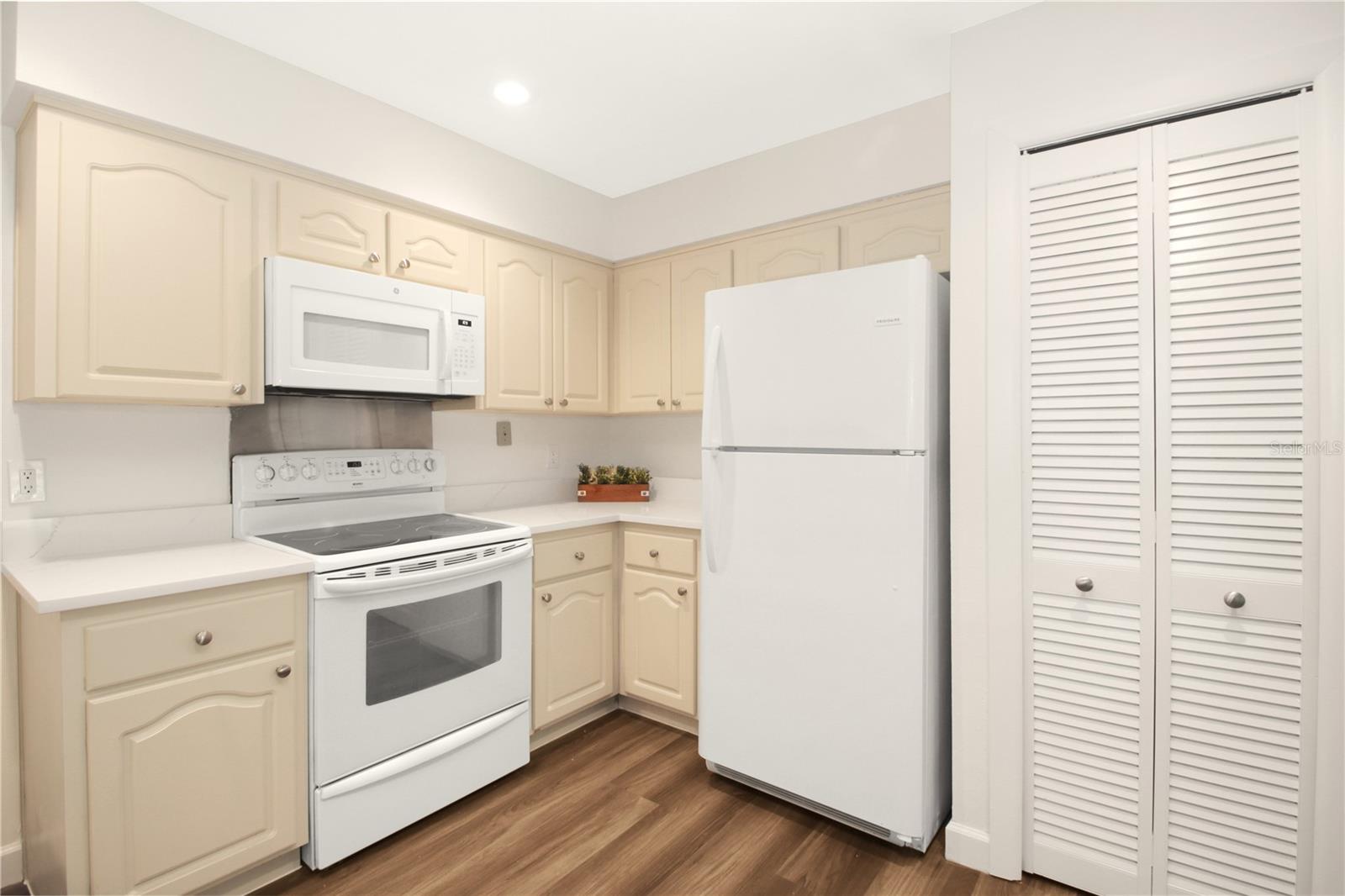 LAKE WAUNATTA WOODS - Residential