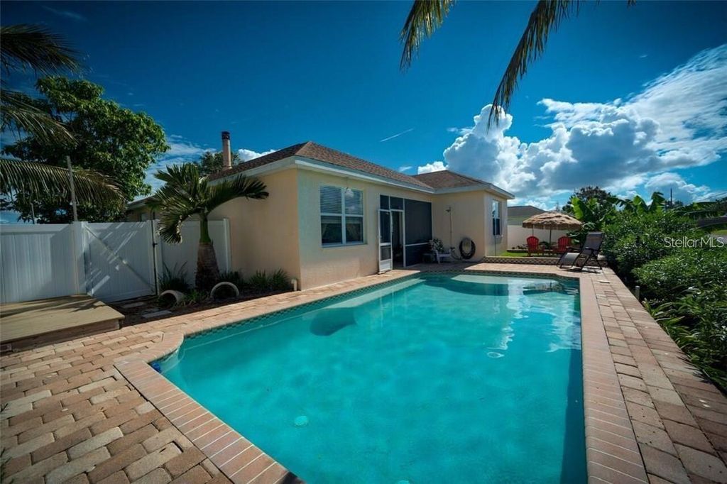 Photo of 6614 64th Ter, Bradenton, FL 34203 (MLS # O6384037)
