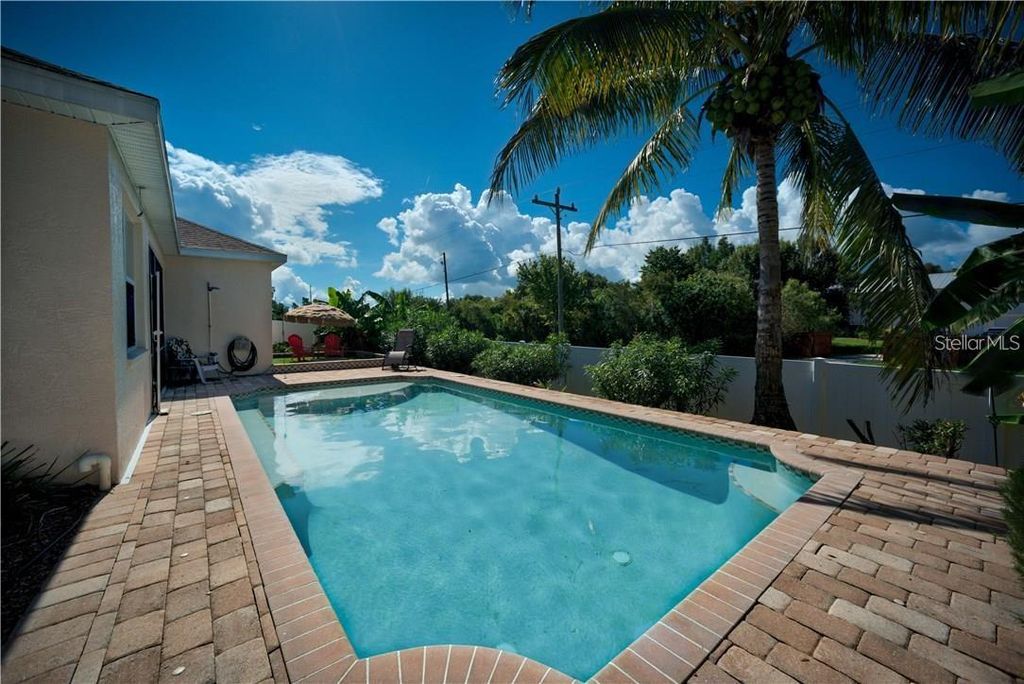 Photo of 6614 64th Ter, Bradenton, FL 34203 (MLS # O6384037)