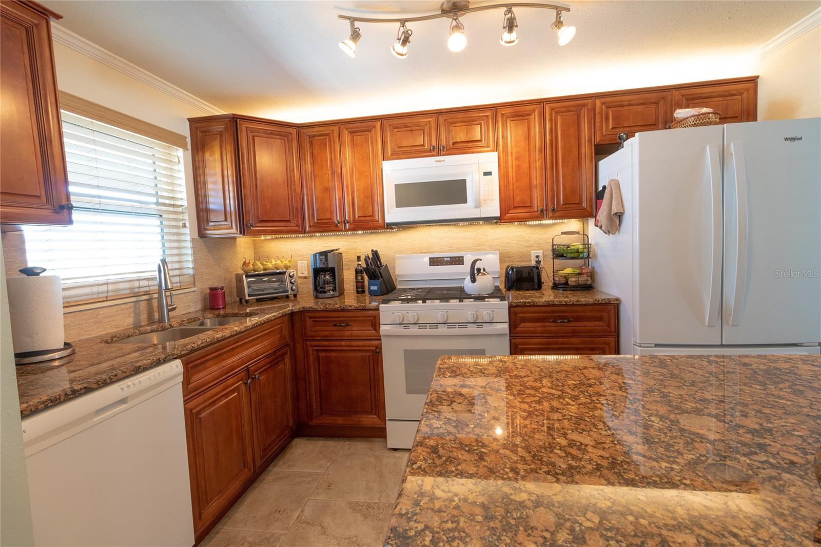 TOWN SHORES - Residential