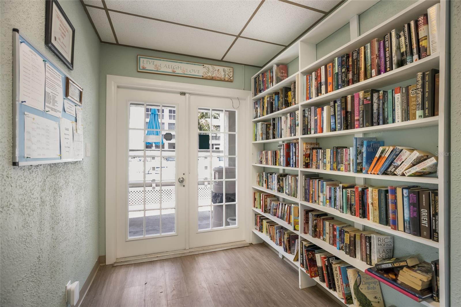 BAYSHORE ON THE LAKE APTS II SEC 1 - Residential