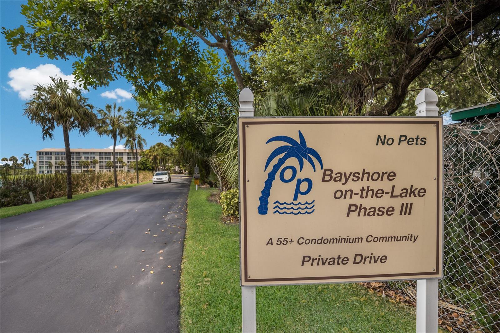 BAYSHORE ON THE LAKE APTS II SEC 1 - Residential
