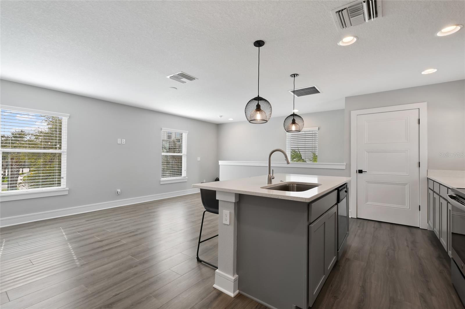 LAUREATE PARK NBRHD CENTER PH 1 - Residential Lease