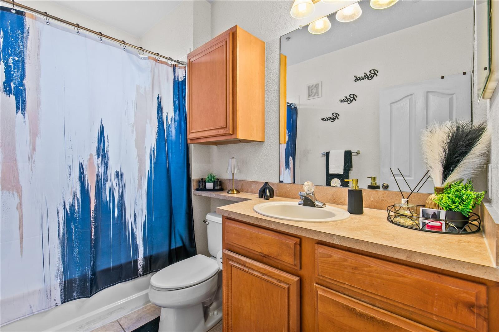 SERENATA CONDO - Residential