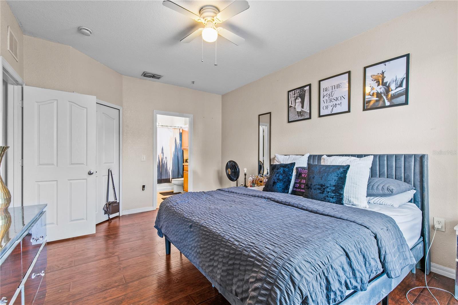 SERENATA CONDO - Residential