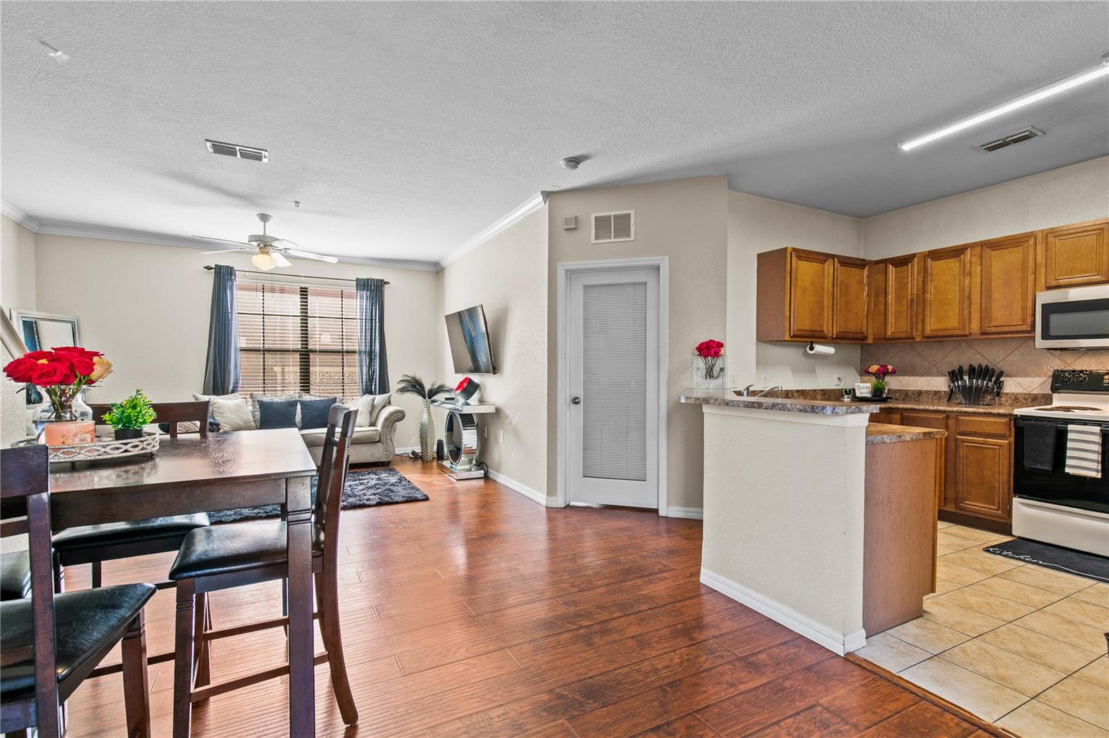 SERENATA CONDO - Residential