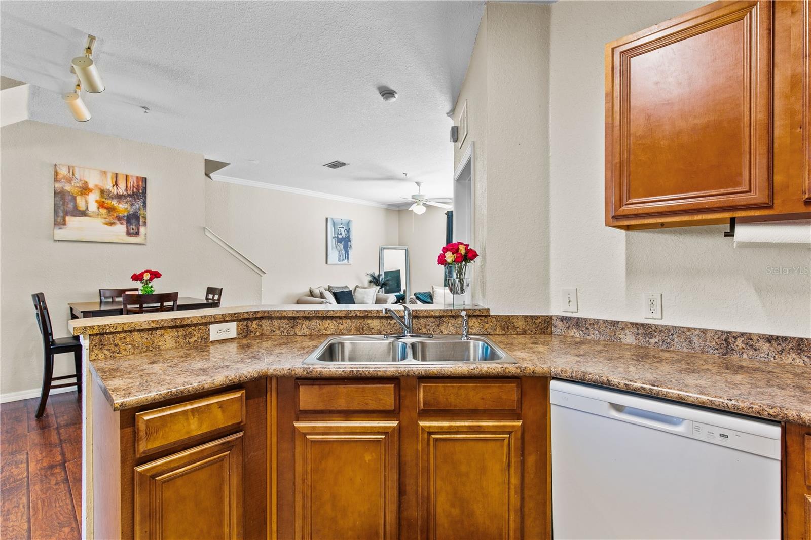 SERENATA CONDO - Residential