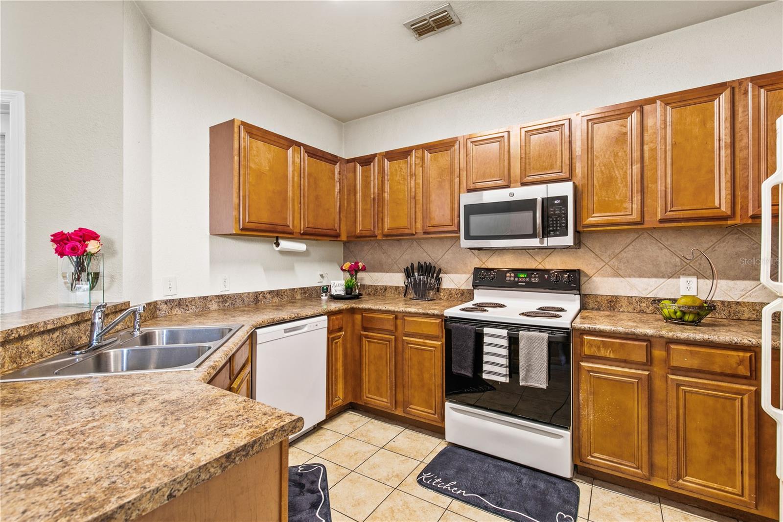 SERENATA CONDO - Residential