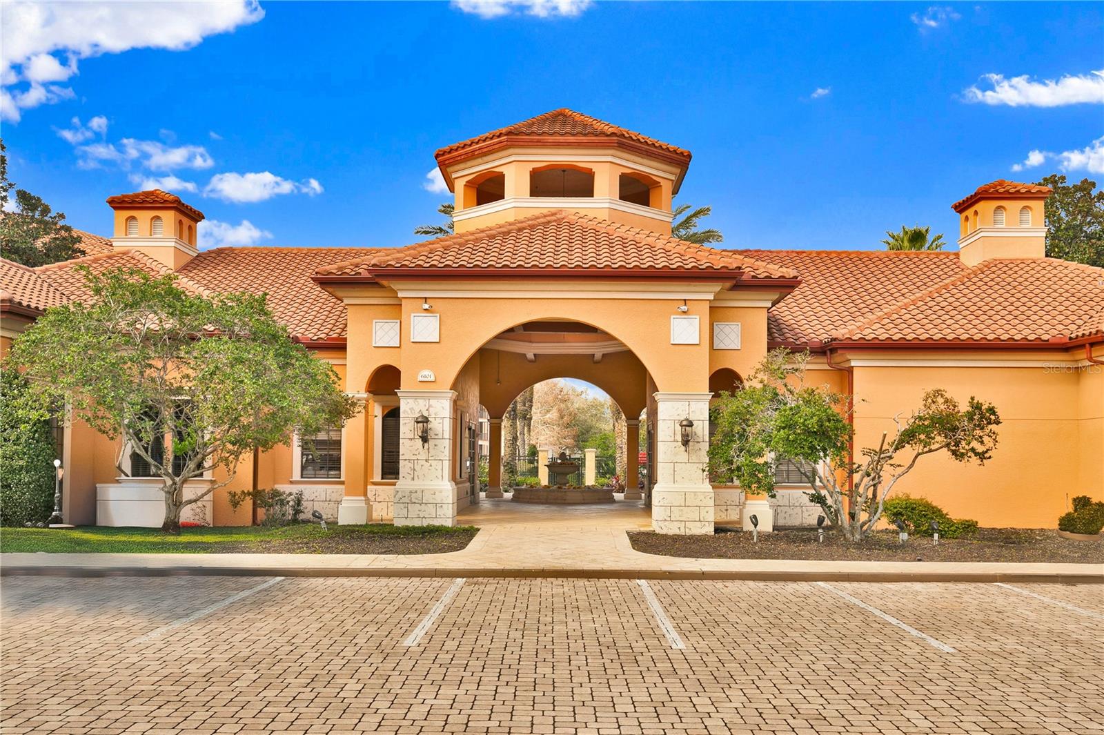 SERENATA CONDO - Residential