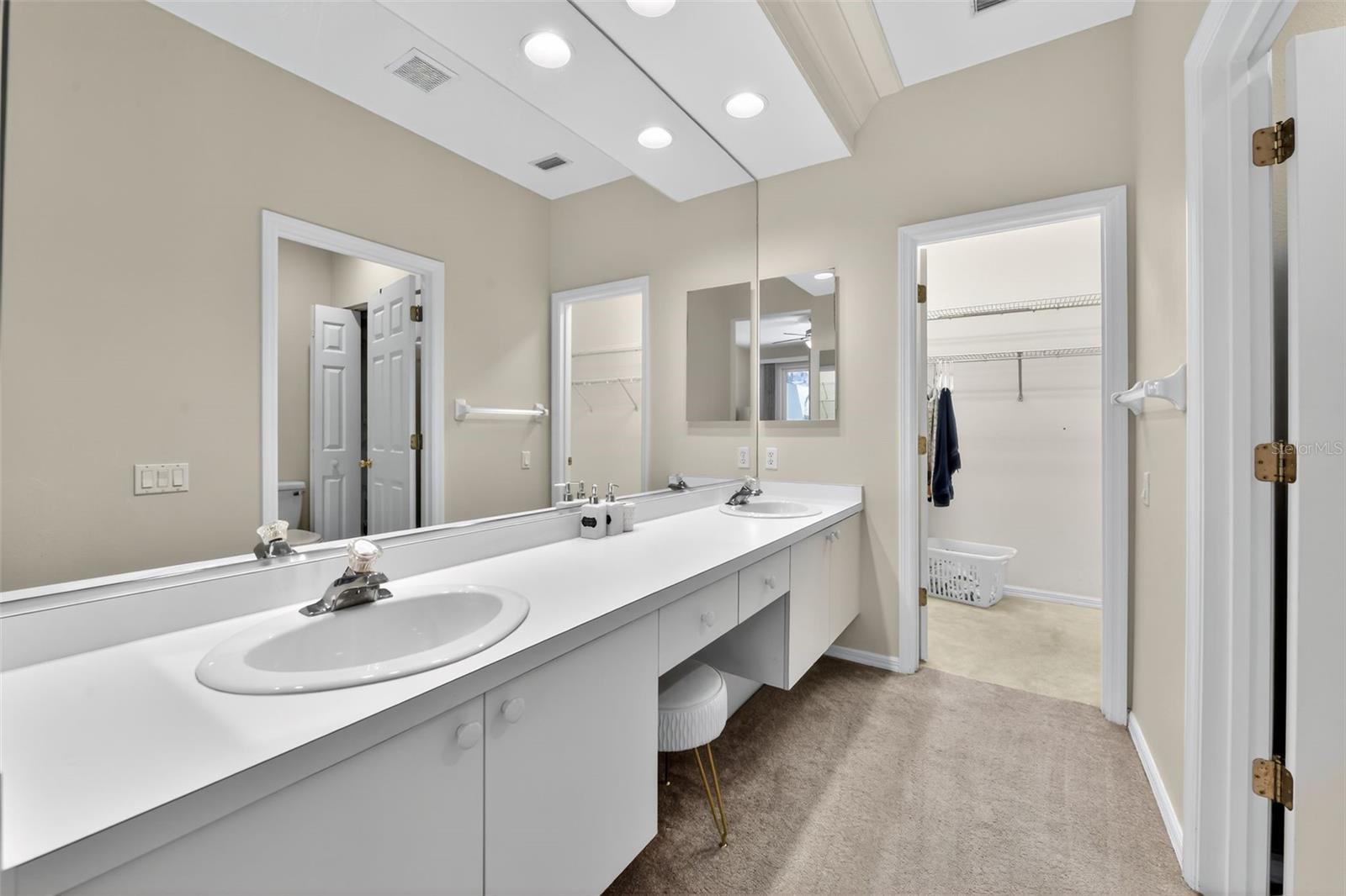 ROSEDALE 8 WESTBURY LAKES - Residential