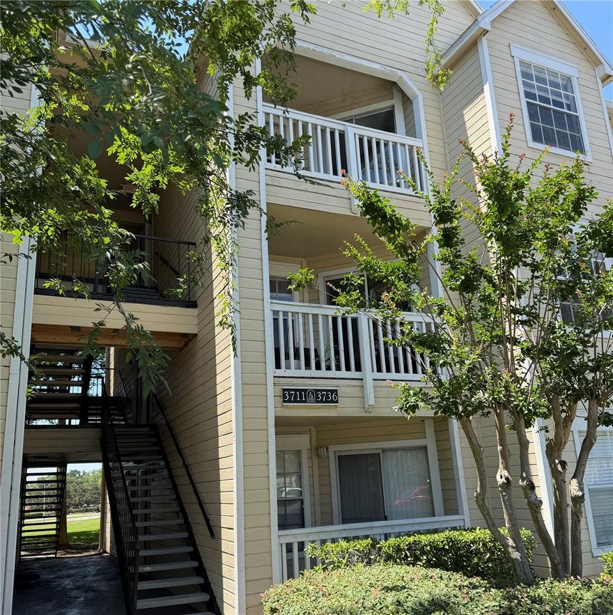 """MOTIVATED SELLER  OPEN TO NEGOTIATION CONCESSIONS, INCLUDING CLOSING COAST CREDITS AND AN INTEREST RATE BUY DOWN. BRING YOUR OFFERS""" LOCATION, LOCATION, LOCATION!!! Welcome to this nice 1-bedroom, 1-bathroom condo located in the beautiful Tradewinds community in MetroWest. This bright and open unit features a spacious living area, private patio, a generous primary bedroom with a walk-in closet, and a convenient in-unit laundry room. The kitchen offers ample cabinet space, Enjoy resort-style amenities including t pools, a fitness center, tennis courts, a clubhouse, and scenic walking trails. Ideally situated near shopping, dining, Valencia College, Universal Orlando, and major highways for easy access to downtown Orlando and surrounding areas. Whether you're a first-time buyer, investor, or looking for a low-maintenance lifestyle, this property is a must-see! Do not loose this opportunity!!!