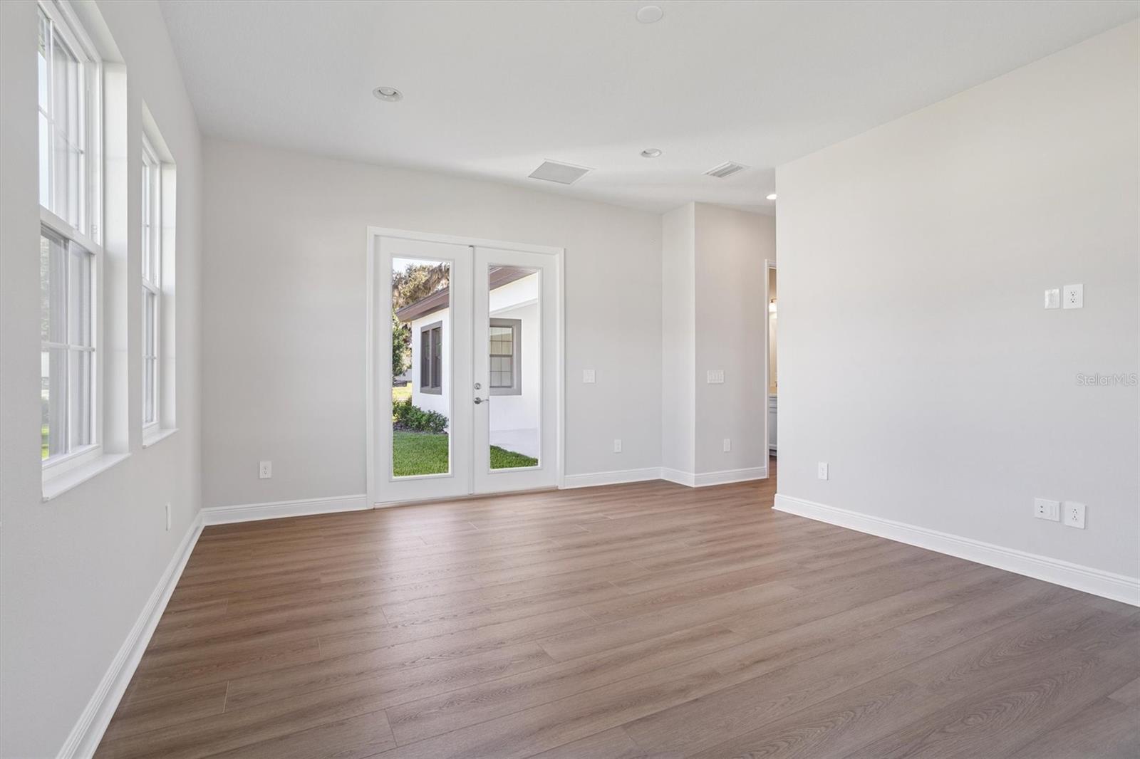 CRESTWOOD ESTATES - Residential