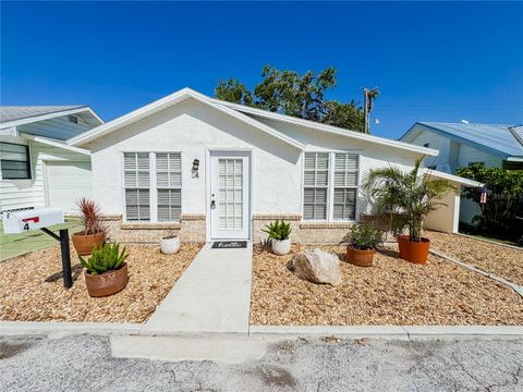 Photo of 4 Braden Castle Drive, Bradenton, FL 34208 (MLS # A4643710)
