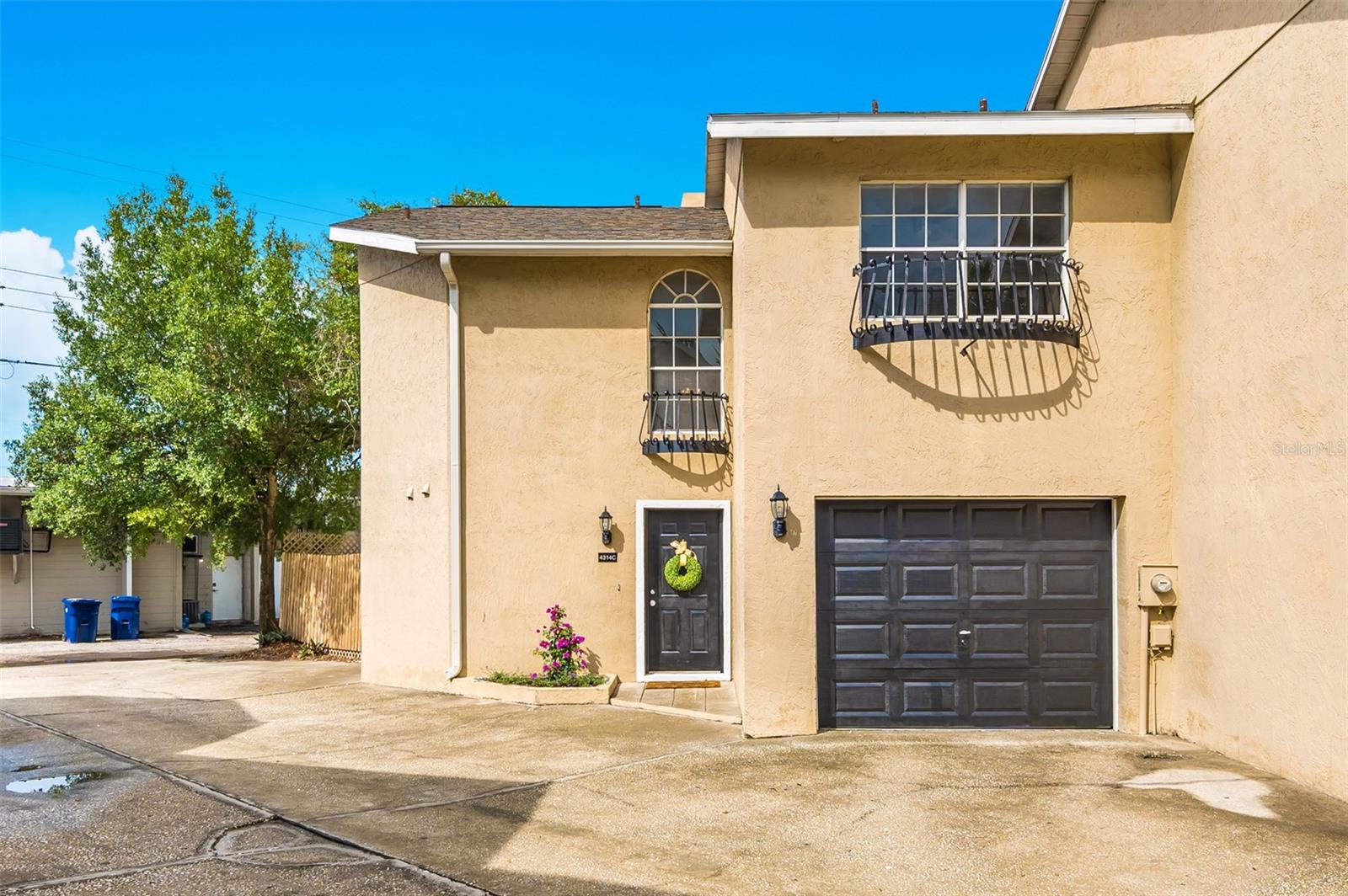 Under contract-accepting backup offers. Welcome to the Beach Park neighborhood of South Tampa, where this exquisite townhouse awaits its new owners. This charming 3 bedroom, 2.5 bathroom home offers the perfect blend of modern comfort and convenient location.
Step inside to discover an inviting open concept kitchen boasting brand new stainless steel appliances (2023), ensuring a sleek and contemporary cooking experience. The home's interior has been freshly painted (2023), giving it a vibrant and welcoming atmosphere. The new HVAC system (2023) guarantees year-round comfort, while the beautiful landscaping adds a touch of natural beauty to the property.
Convenience is key in this desirable location, as the home is just minutes away from Tampa's International Airport, International Mall, and the newly completed Midtown Entertainment District. Indulge in a variety of dining options, upscale retail stores, and a wealth of entertainment possibilities—all within reach of your new home.
Parking is a breeze with the 1-car garage and ample space for a second household vehicle. The master bedroom features a wood-burning fireplace, creating a cozy ambiance and a perfect retreat for relaxation. The spacious private backyard boasts an entertainment deck, perfect for hosting gatherings or enjoying peaceful outdoor moments. The property is fully fenced, ensuring privacy and security.
The value of this townhouse is truly remarkable, making it an excellent investment opportunity. Additionally, the sought-after Plant High School and the triple A rated school district further enhance the appeal of this exceptional property.
Don't miss your chance to make this incredible townhouse in Beach Park your new home. Schedule a showing today and experience the ideal combination of comfort, location, and value!