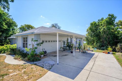 A home in WINTER HAVEN