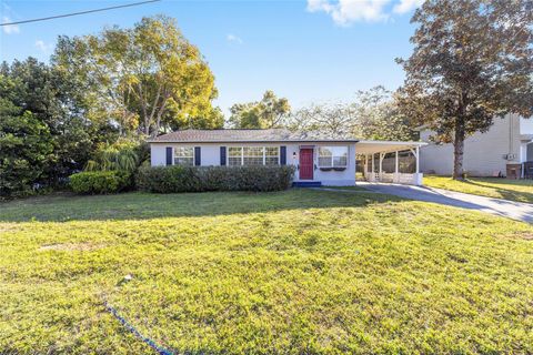 Photo of 829 NE 15th Avenue, Ocala, FL 34470 (MLS # OM697343) Photo of 829 NE 15th Avenue, Ocala, FL 34470 (MLS # OM697343)