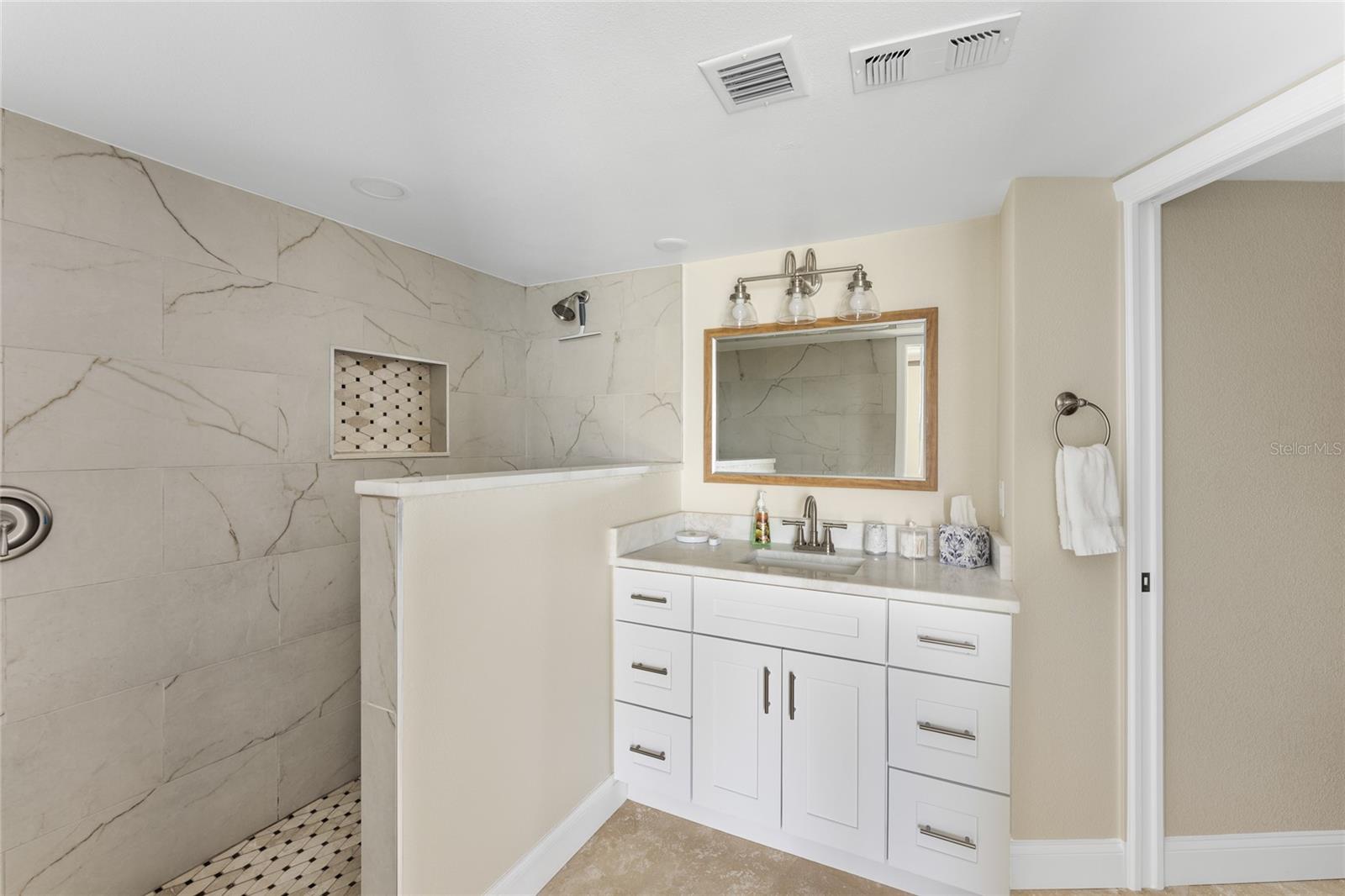 PECK PLAZA - Residential