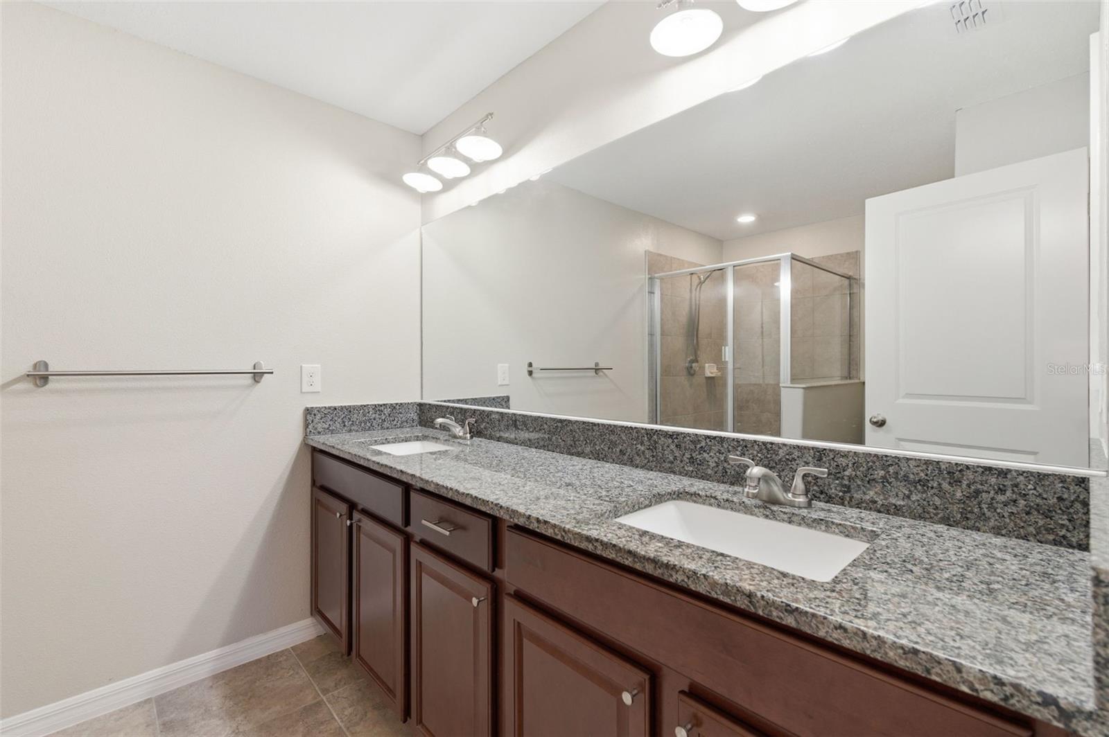 RIVERVIEW LAKES - Residential