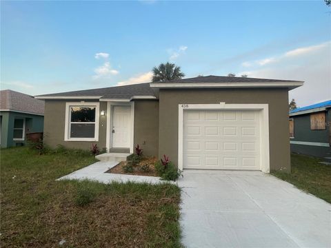 A home in LAKE WALES