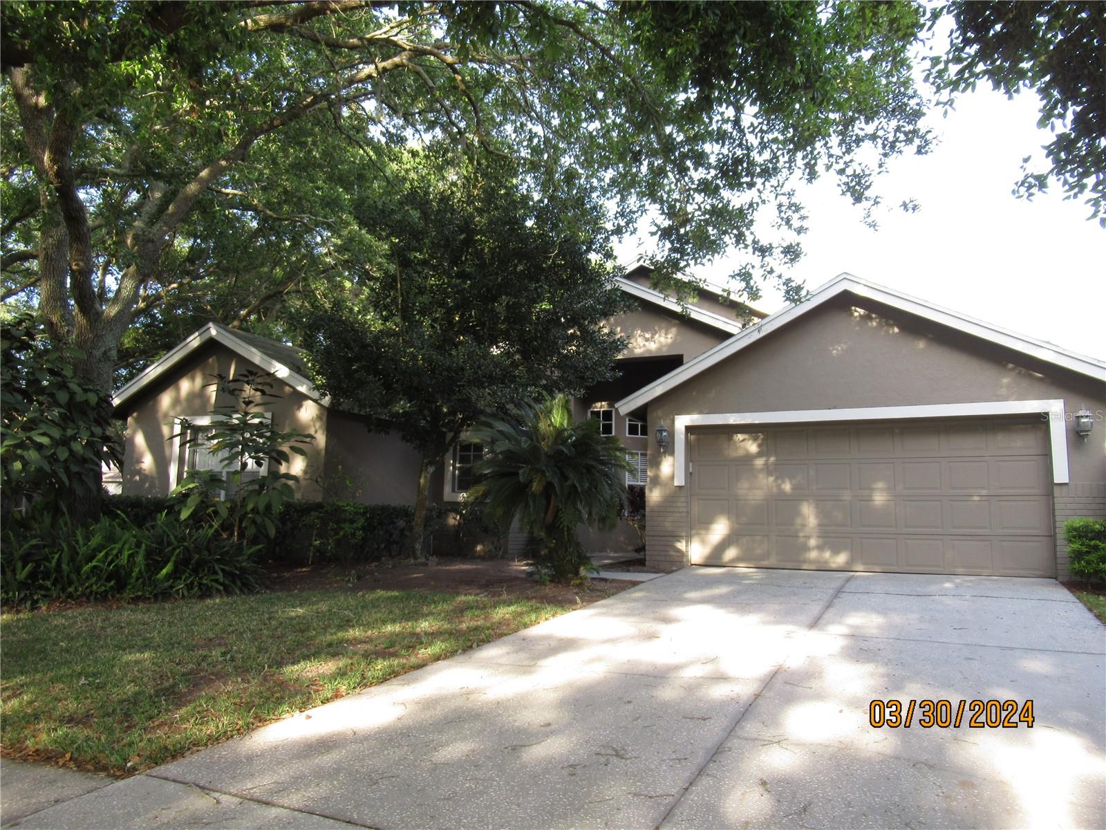 Valrico: 4 Bedroom, 2.5 Bath, and 2 Car Garage located in esteemed Gated community of River Hills on a CORNER LOT! This home offers a split bedroom floor plan, formal Living Room and Separate dining. Oversized kitchen features, eat-in kitchen space, breakfast bar and optional formal dining room that can also be used as great room. Primary Bathroom offers Dual sinks, shower stall, and separate garden tub. Screened in lanai for privacy and plenty of fenced in back yard space. Community offers Golf course, pool, playground, tennis courts and more. In close proximity to I-75 and the beaches. Only minutes from Brandon, Tampa, and Mac Dill Air Force Base.