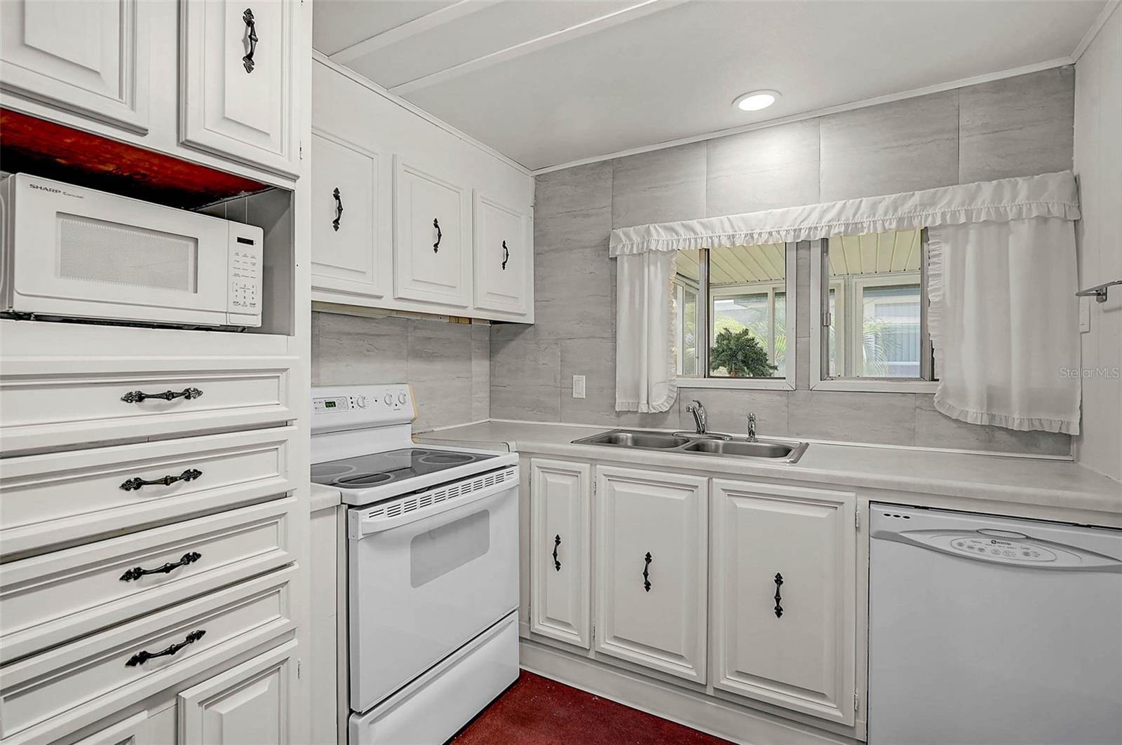 VENETIAN ESTATES - Residential