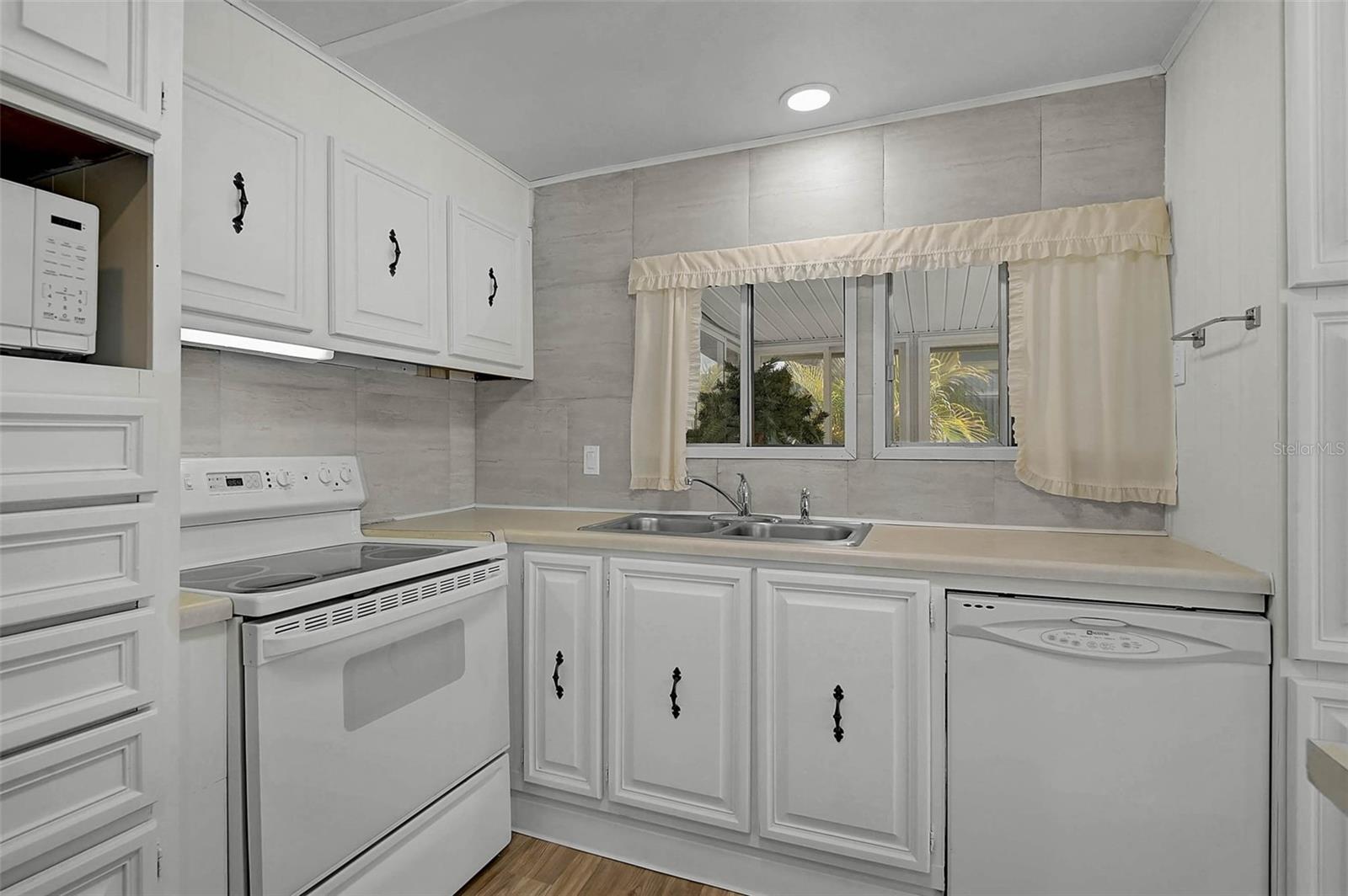 VENETIAN ESTATES - Residential