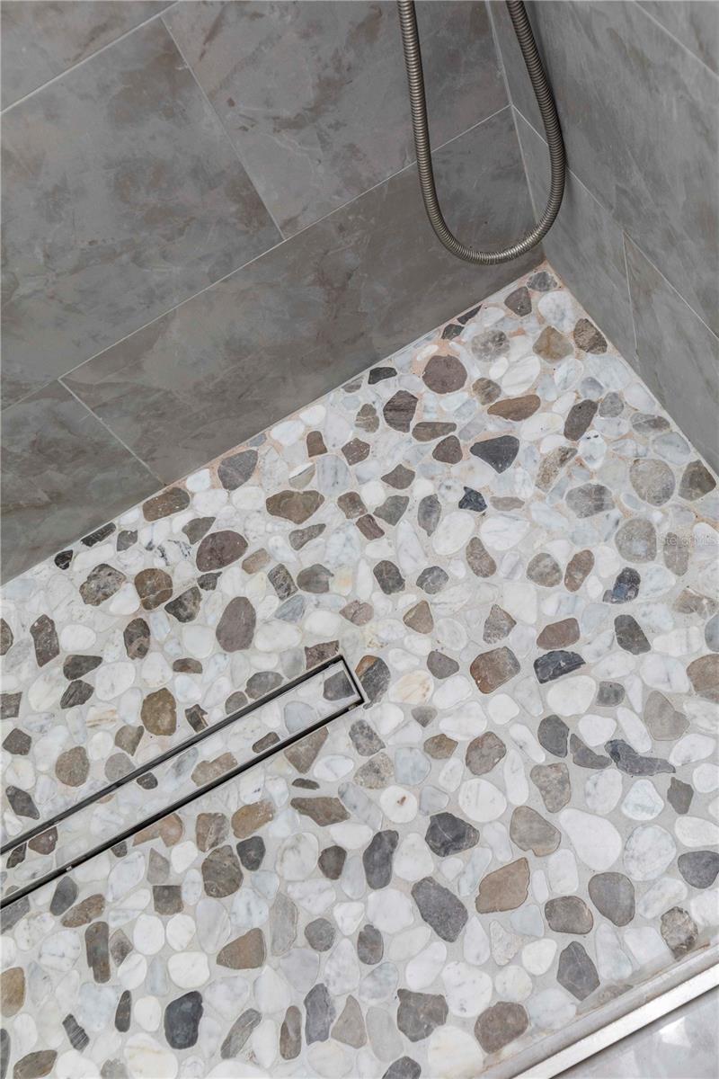 RIVER CROSSING - Residential