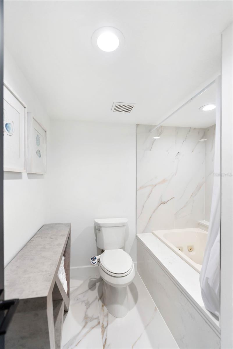 RIVER YACHT & RACQUET CLUB 1 - Residential