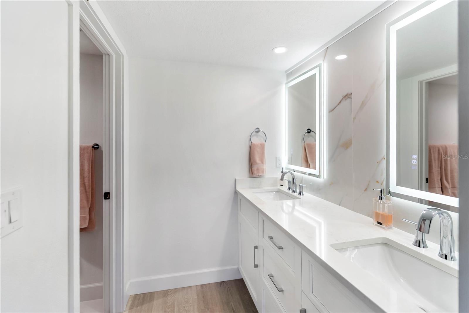 RIVER YACHT & RACQUET CLUB 1 - Residential