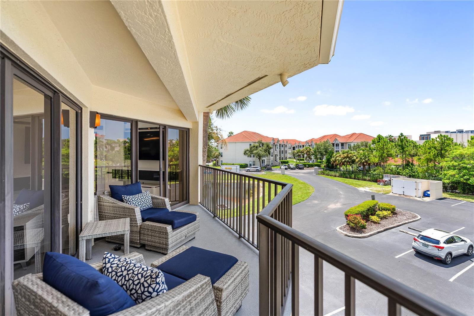 RIVER YACHT & RACQUET CLUB 1 - Residential