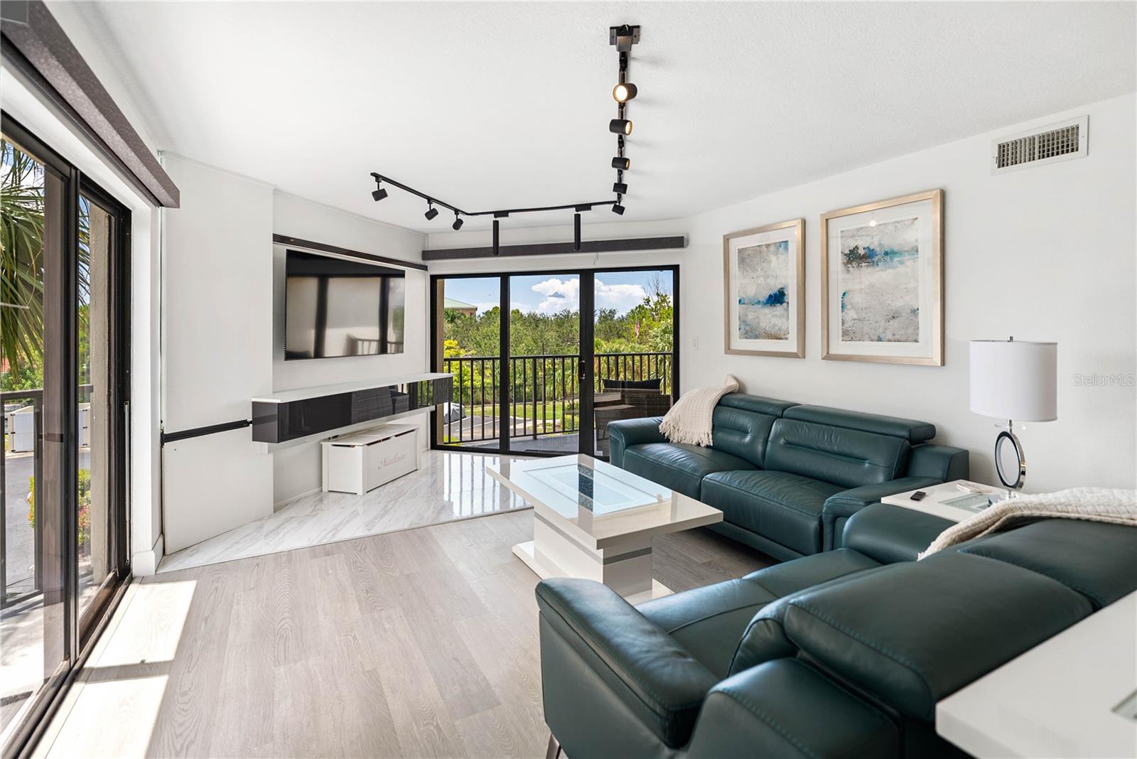 RIVER YACHT & RACQUET CLUB 1 - Residential