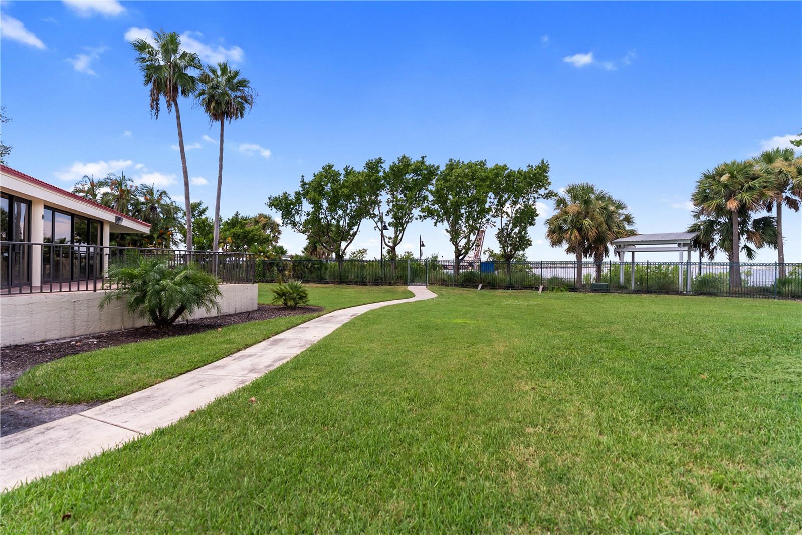 RIVER YACHT & RACQUET CLUB 1 - Residential