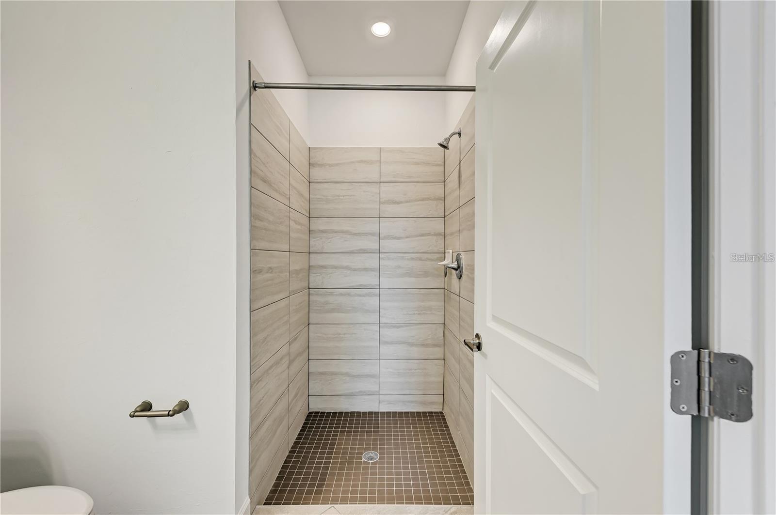 LORRAINE LAKES PH I - Residential Lease