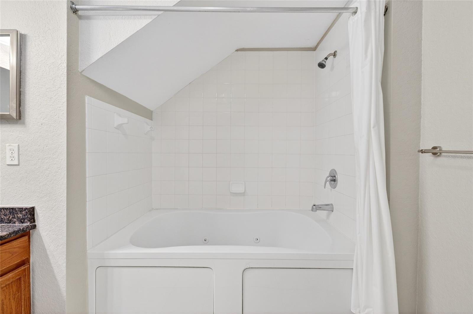 VILLAS AT SEVEN DWARFS LANE CONDO - Residential