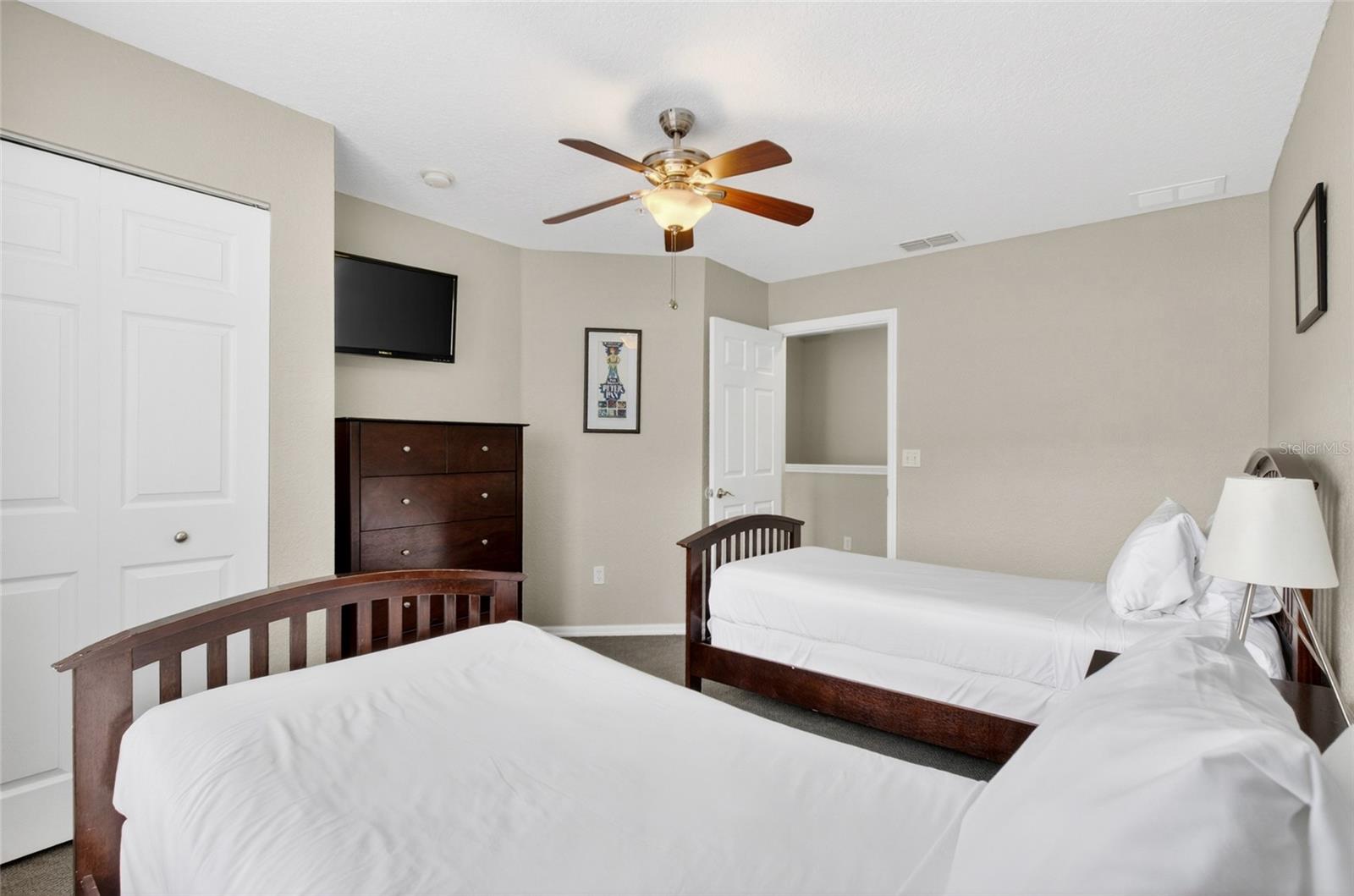 VILLAS AT SEVEN DWARFS LANE CONDO - Residential