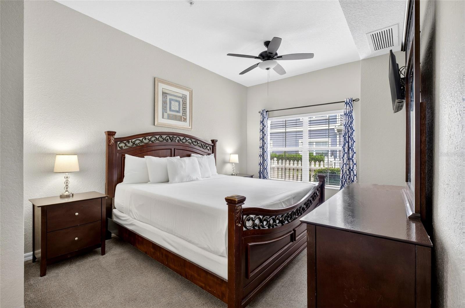 VILLAS AT SEVEN DWARFS LANE CONDO - Residential