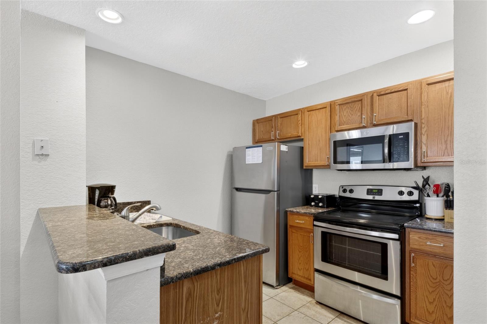 VILLAS AT SEVEN DWARFS LANE CONDO - Residential