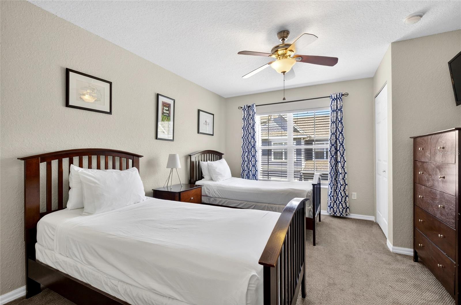 VILLAS AT SEVEN DWARFS LANE CONDO - Residential