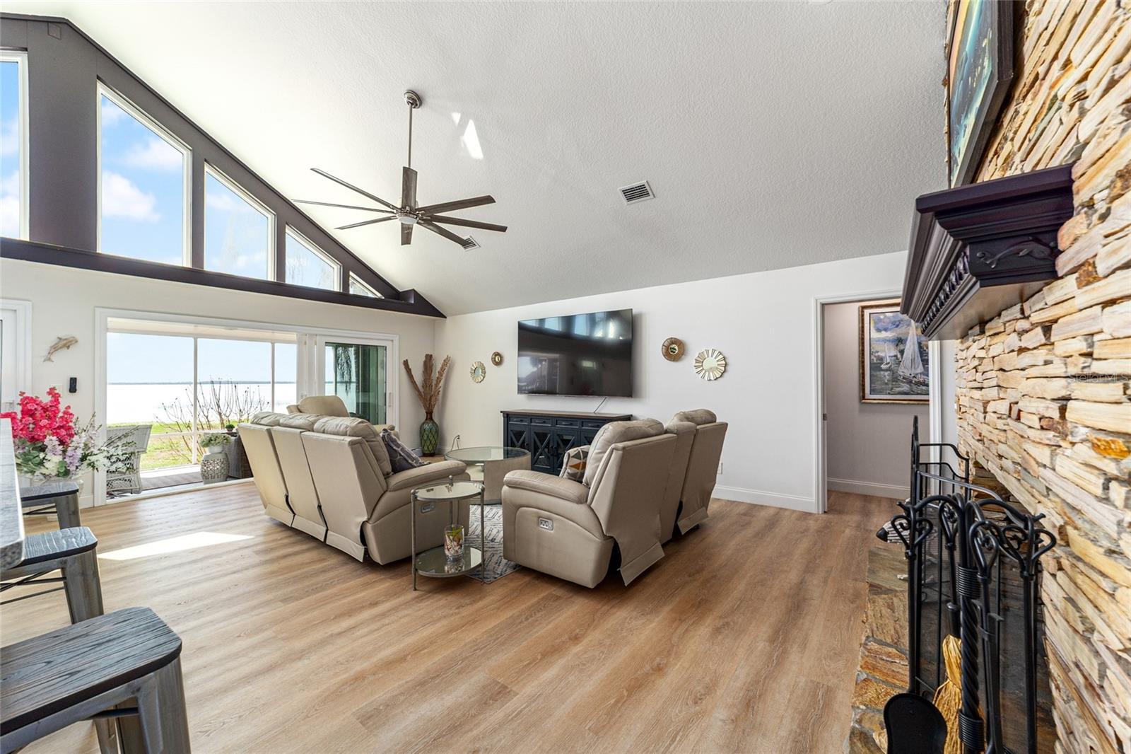 SANDY HOOK - Residential