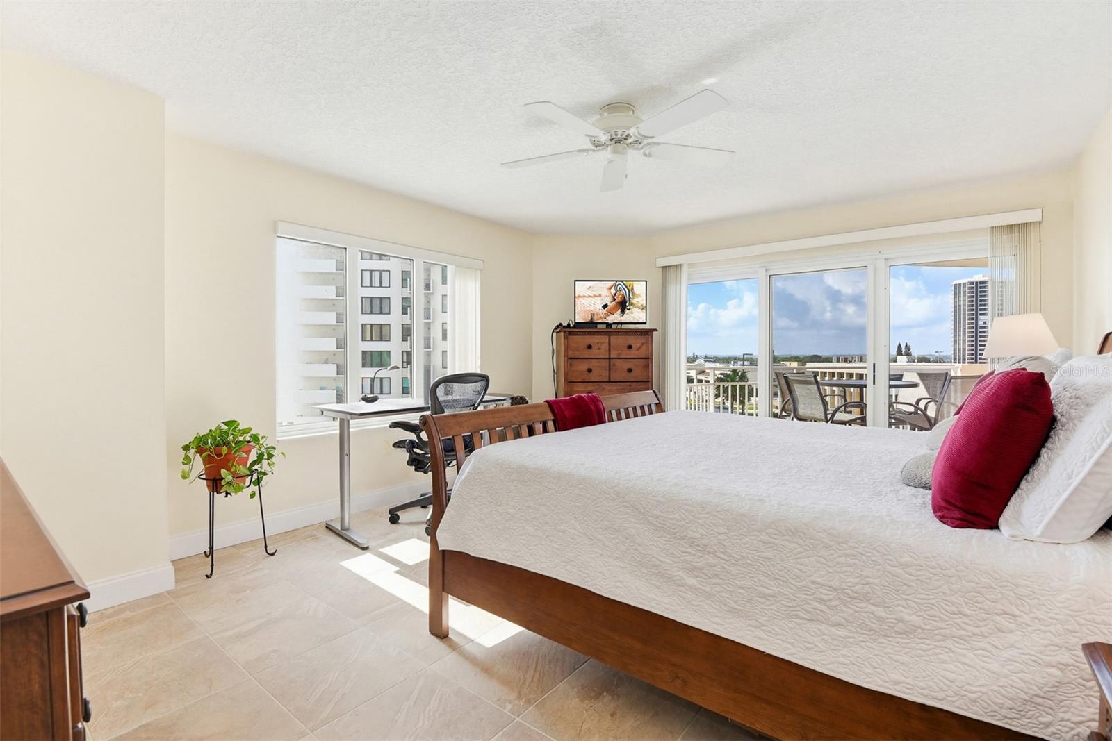 OCEANS 06 CONDO - Residential