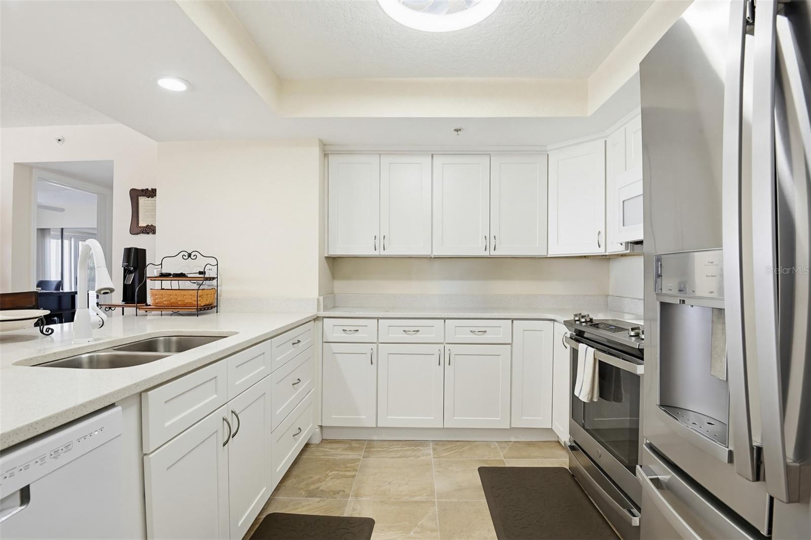 OCEANS 06 CONDO - Residential