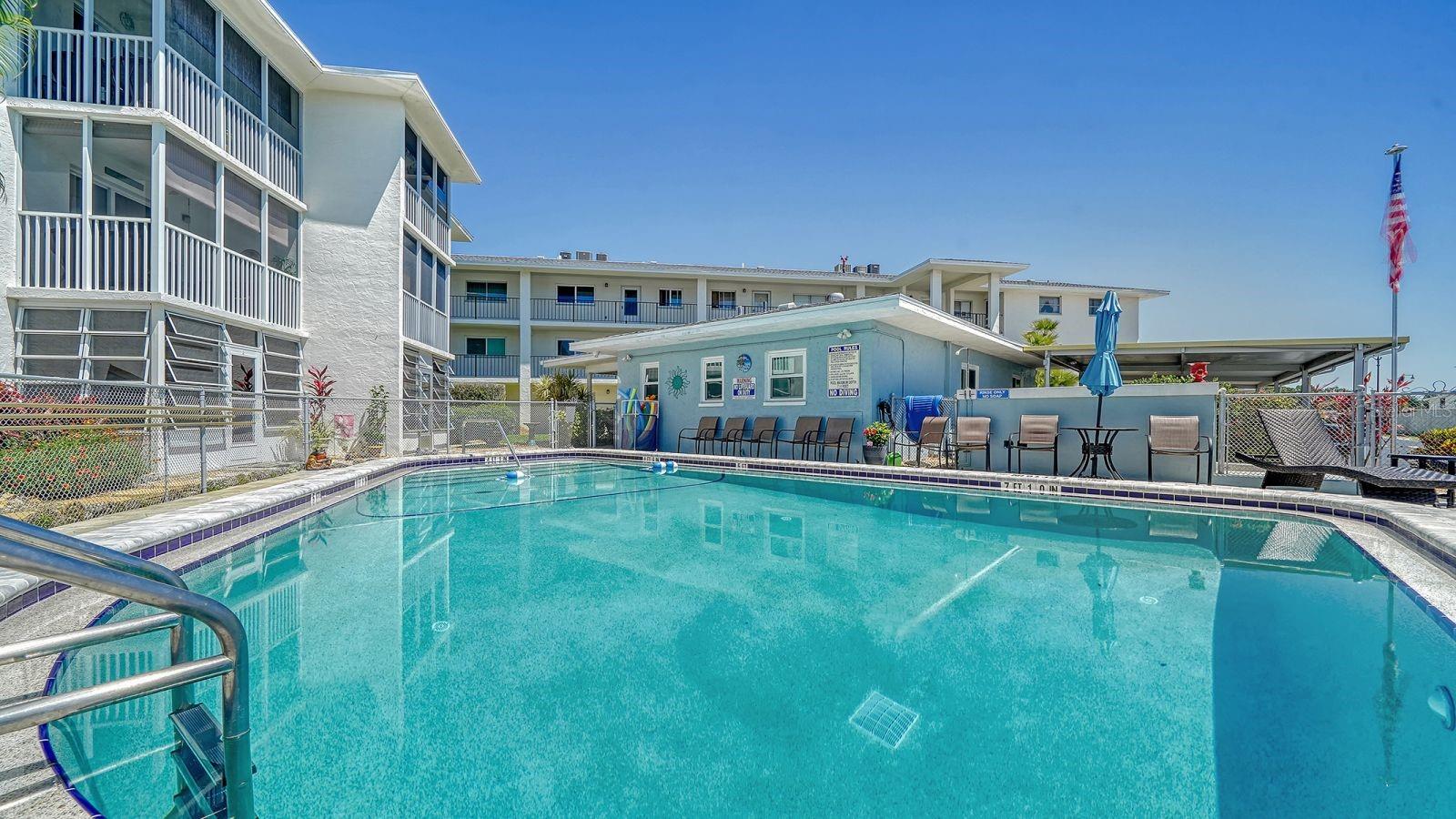 HOLIDAY APTS - Residential