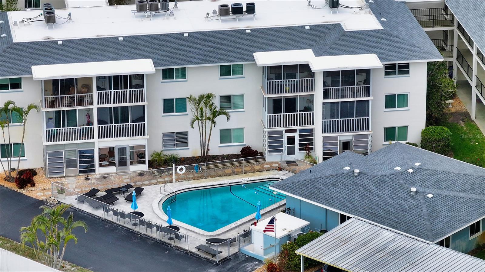 HOLIDAY APTS - Residential