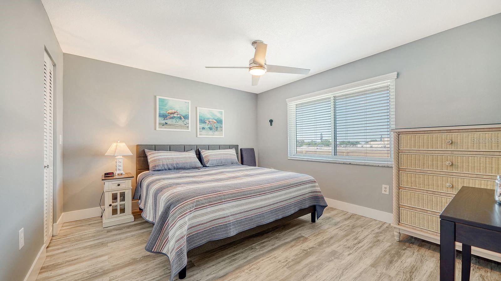 HOLIDAY APTS - Residential