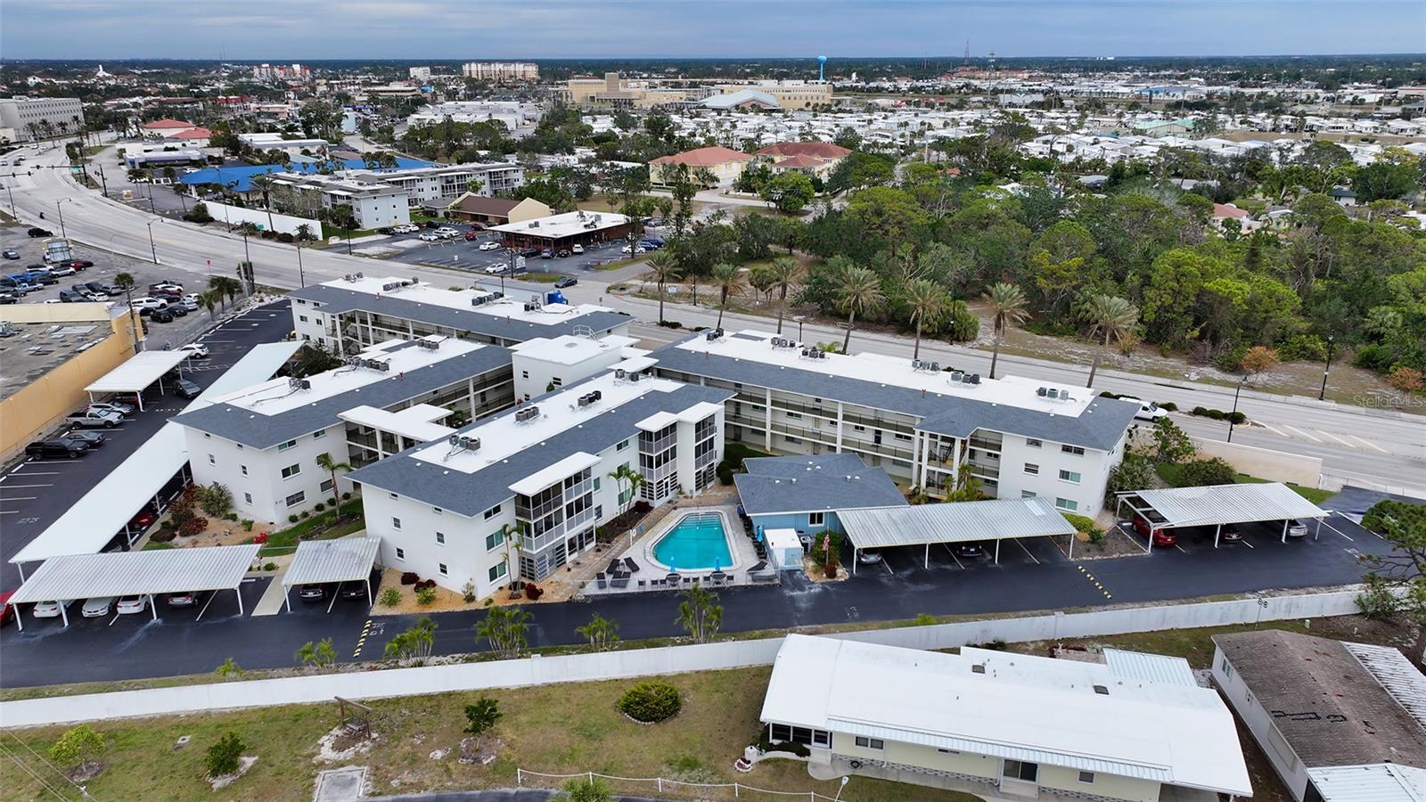 HOLIDAY APTS - Residential