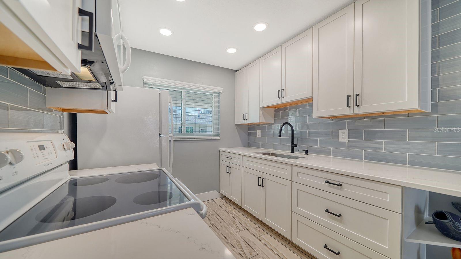 HOLIDAY APTS - Residential