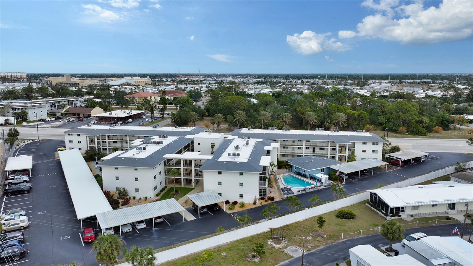 HOLIDAY APTS - Residential