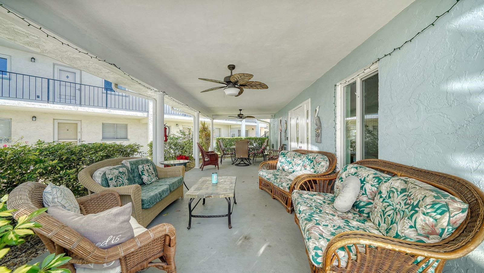 HOLIDAY APTS - Residential